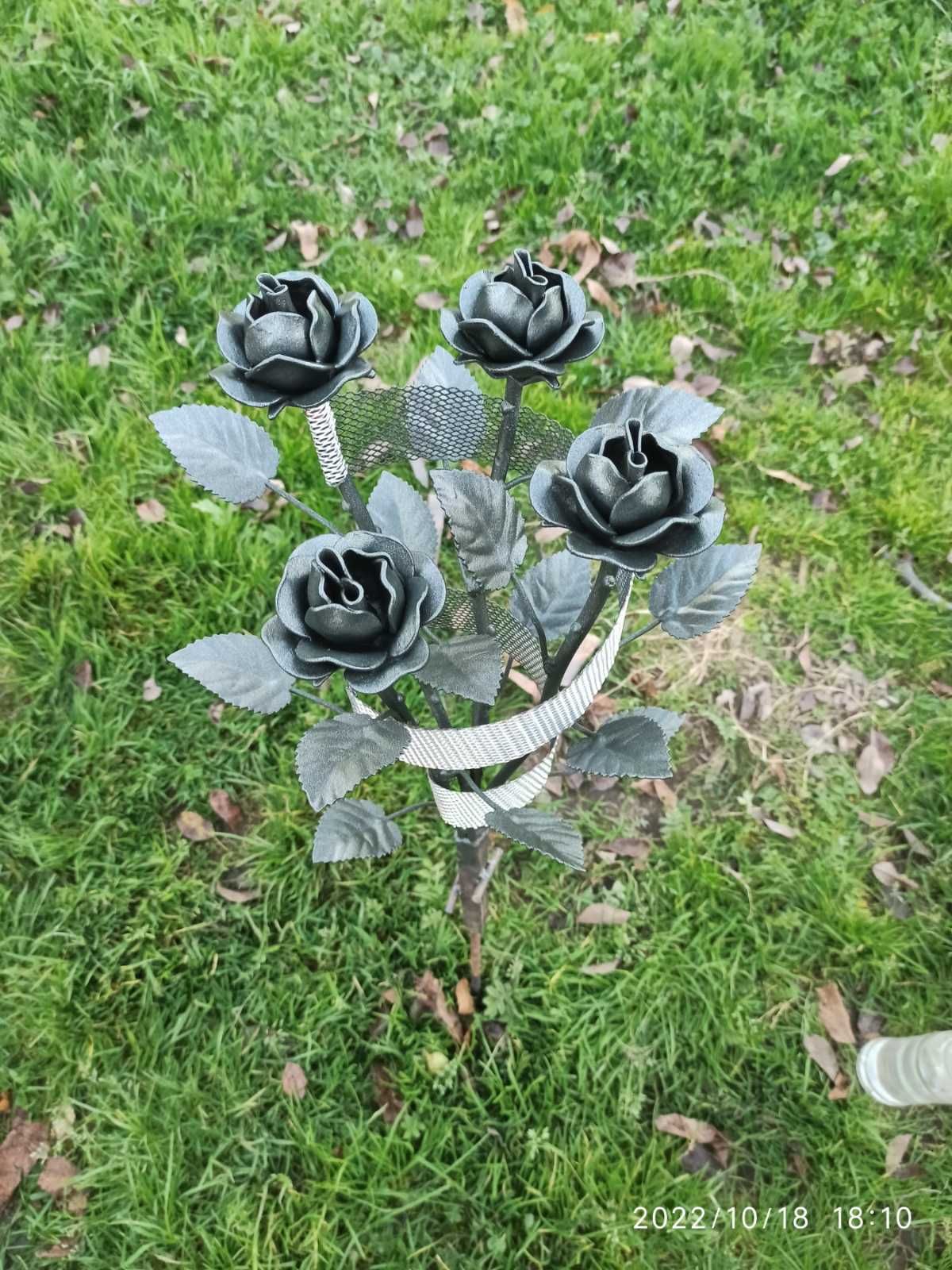 Róże kute od majstra z Ukrainy