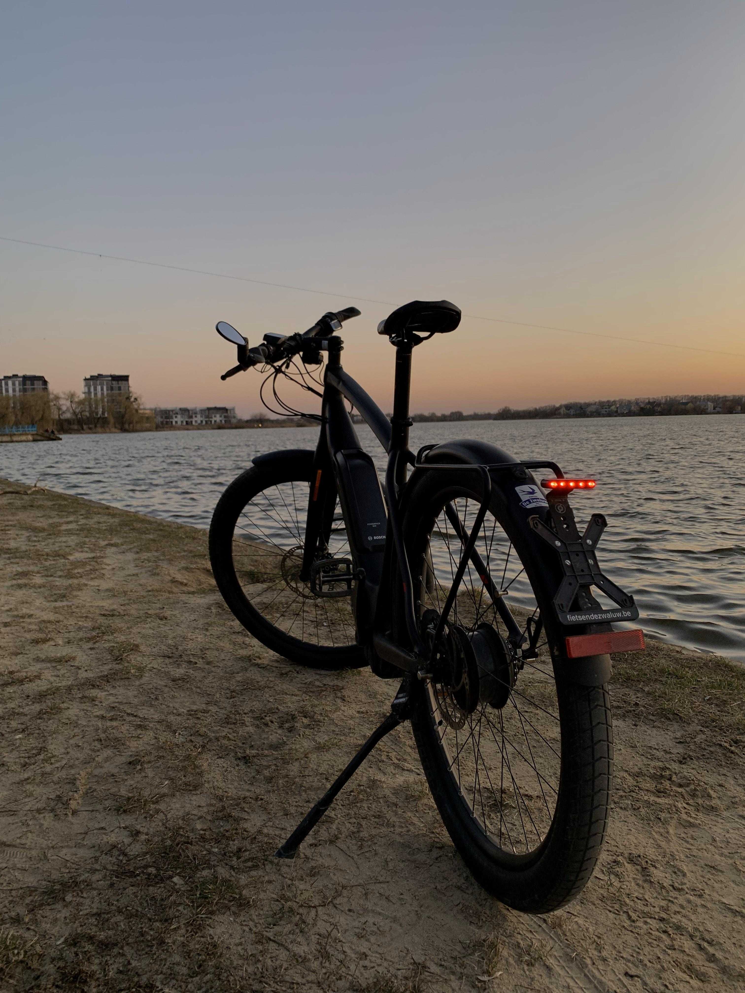 Trek E-BIKE ( електровелосипед Trek super commuter +9s )