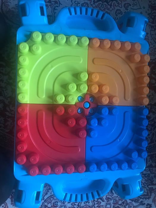 Продам развивающий столик Mega Bloks