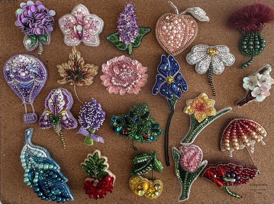 Брошки  з бісеру в наявності