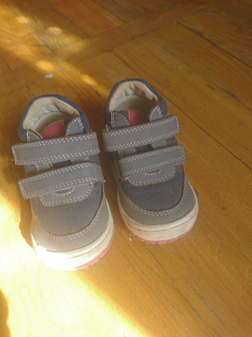 Дитячі ботинки на дівчинку