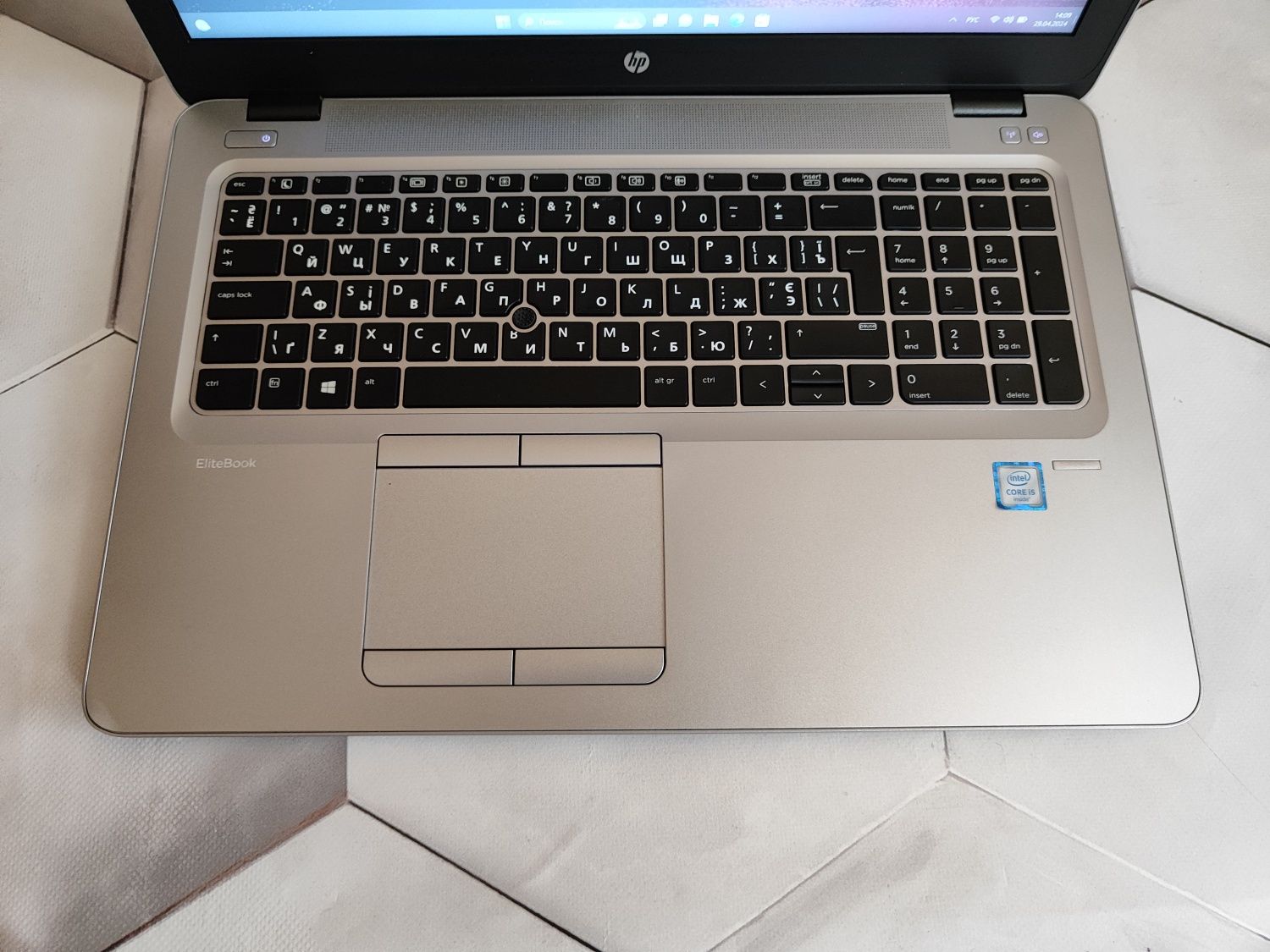 HP EliteBook 850 G3	/i5-6200U	/SSD 256 Gb +
HDD 320 gb