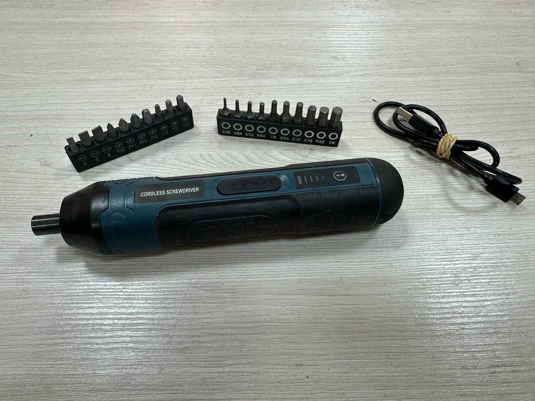 Elektryczny śrubokręt LITHIUM PRO TY-CS07 wraz z bitami