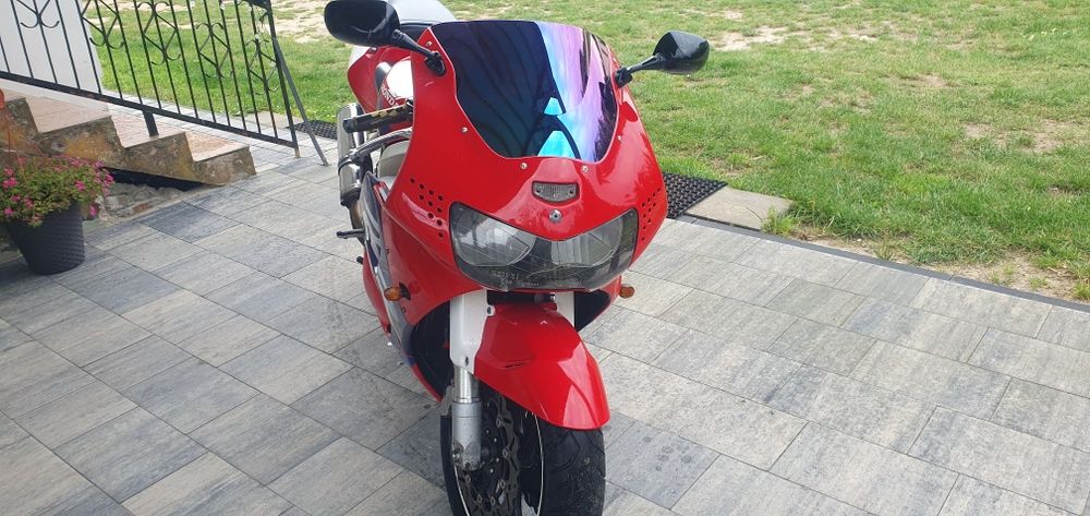 Honda cbr 900 rr.