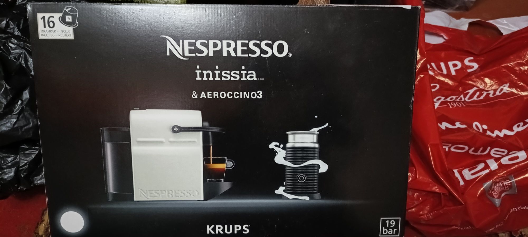 Кофеварка капсульная Nespesso Inissia & Aeroccino XN1001 Krups кофемаш