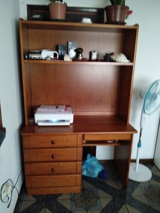 Secretária e poltrona