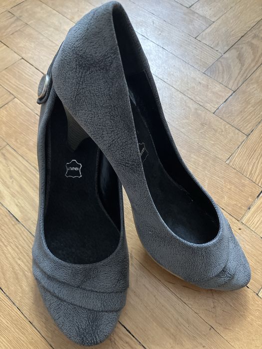 Czarne grafitowe skorzane czolenka 38 vices