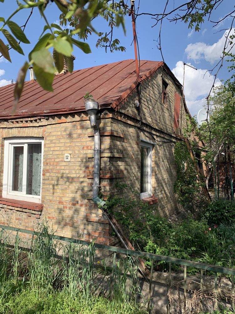 Продається будинок  з ділянкою в м. Луцьку