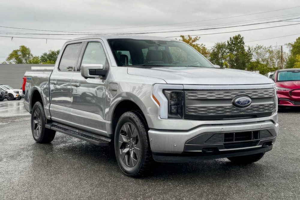 Ford F-150 Lightning Lariat      2022