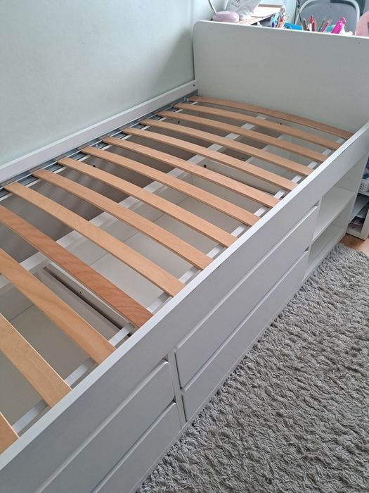 Łóżko Ikea Släkt 90x200 z materacem i barierką zabezpieczającą