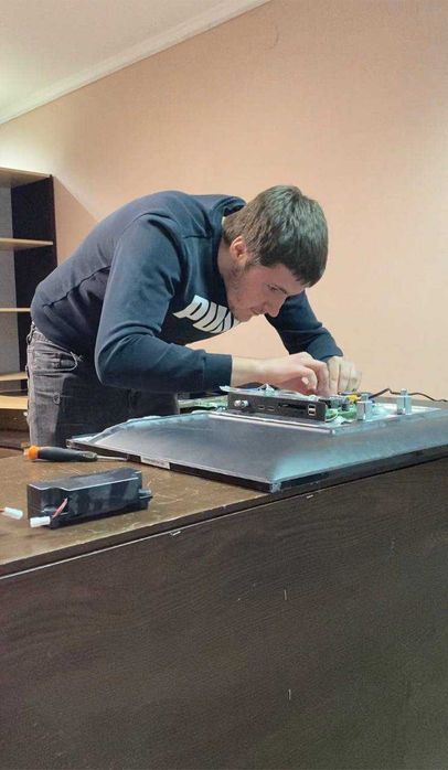 Майстер з ремонту телевізорів Київ. Приїду швидко. Приватний майстер.