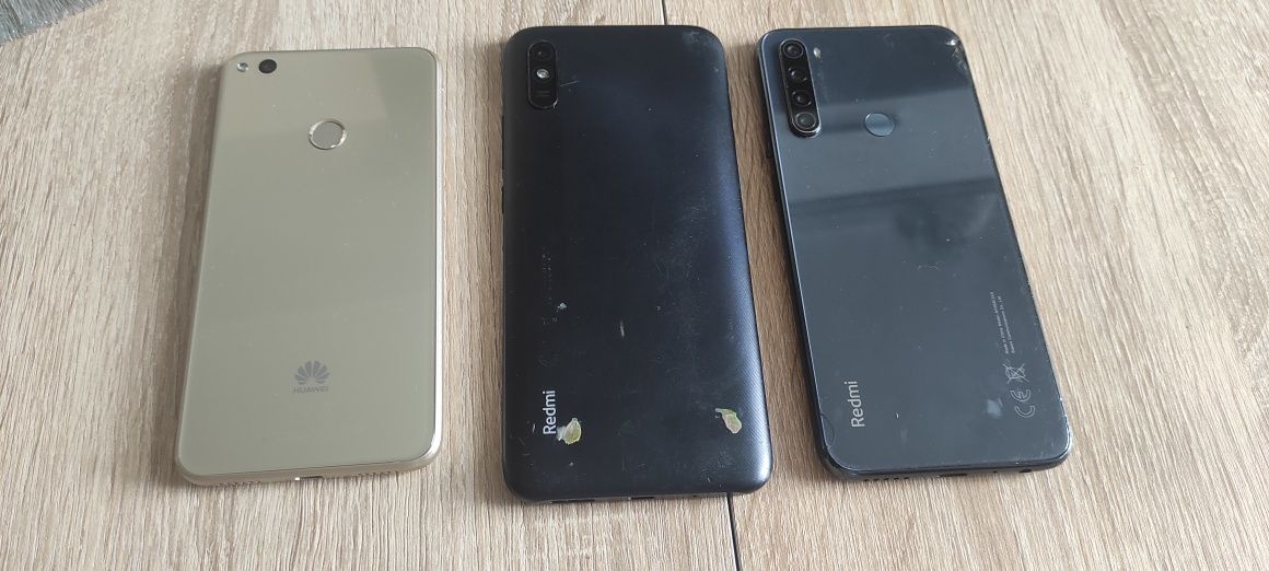 Trzy telefony redmi, Huawei