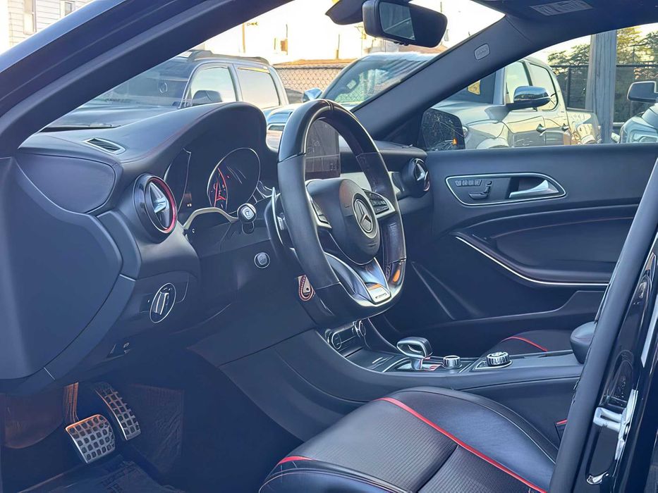 Mercedes-Benz GLA      2016