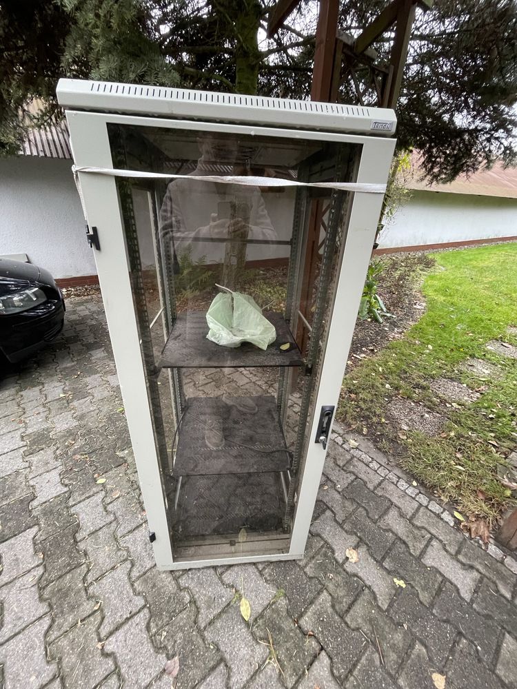 Szafa serwerowa triton