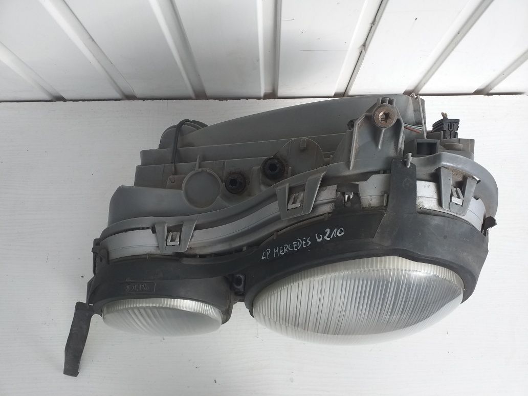 Lampa przednia lewa Mercedes E Klasa W 210