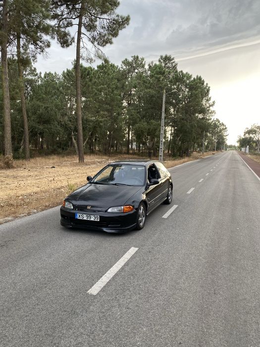 Honda Civic EG com bastante material