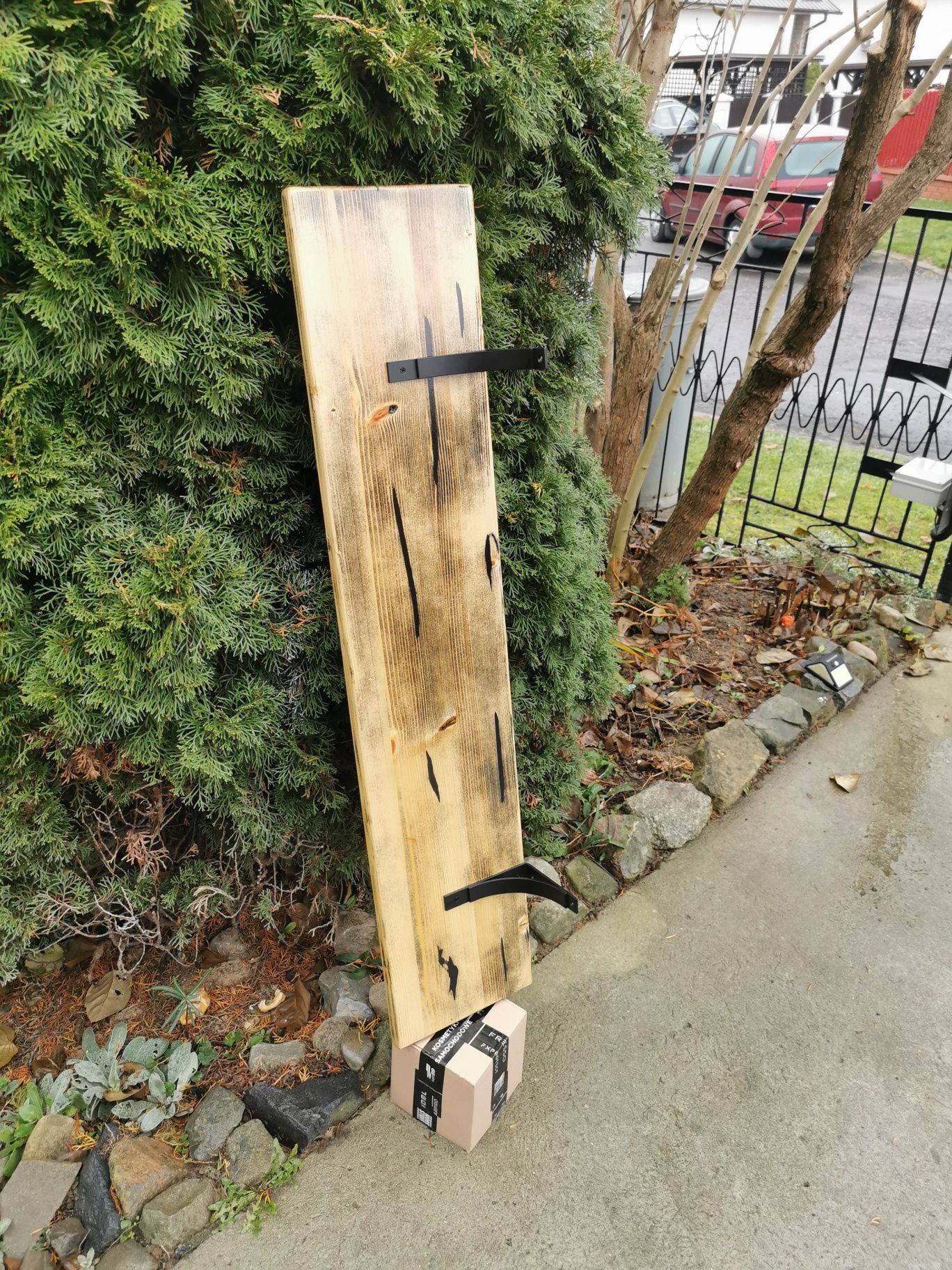 Półka z prawdziwego drewna, czerniona, 120 cm, gotowa do montażu