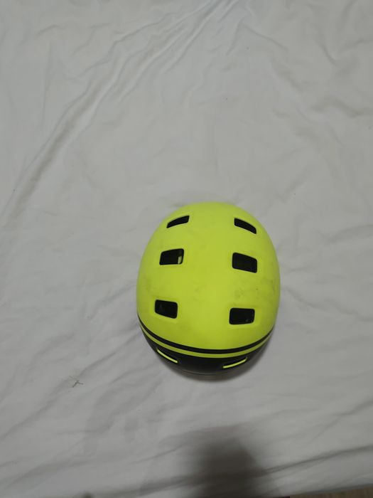 Capacete criança verde e preto