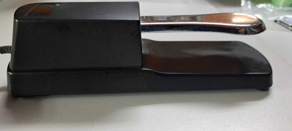 Pedal piano com cabo e ficha Jack