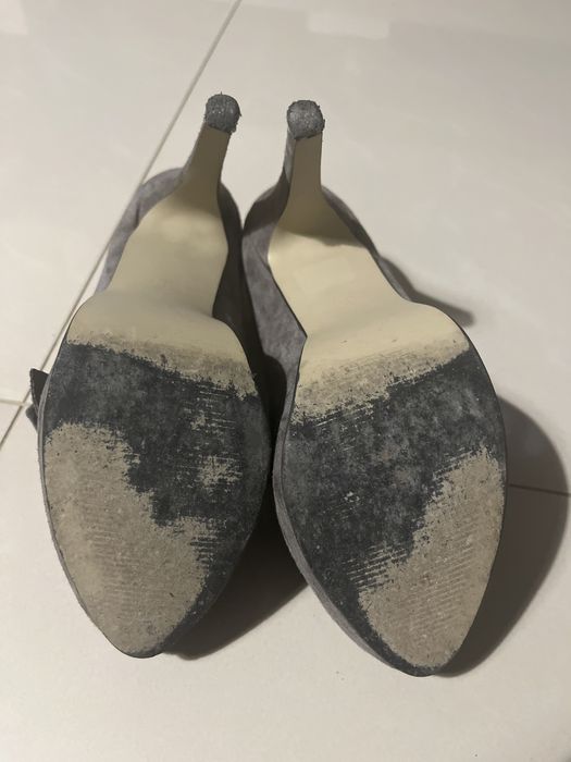Buty na obcasie szare