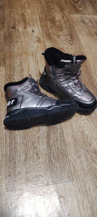 Зимові кросівки для дівчинки, жінки 36 р.