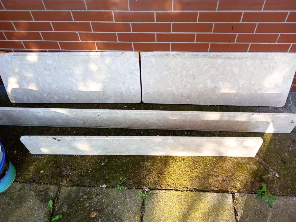 Parapety aglomarmur