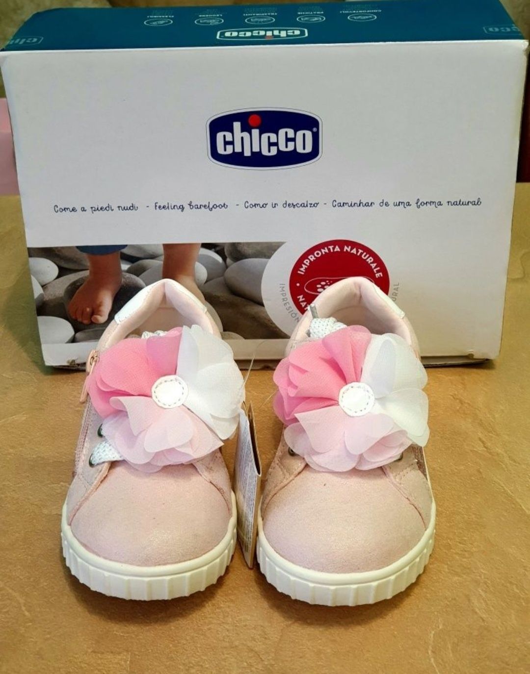 Нові кросівки для дівчинки Chicco