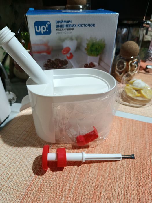 Вишнедавка,виймач вишневих кісточок.