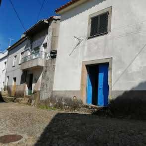 Encante-se com esta "Casa Tradicional na povoação em Alcaide - Fundão"