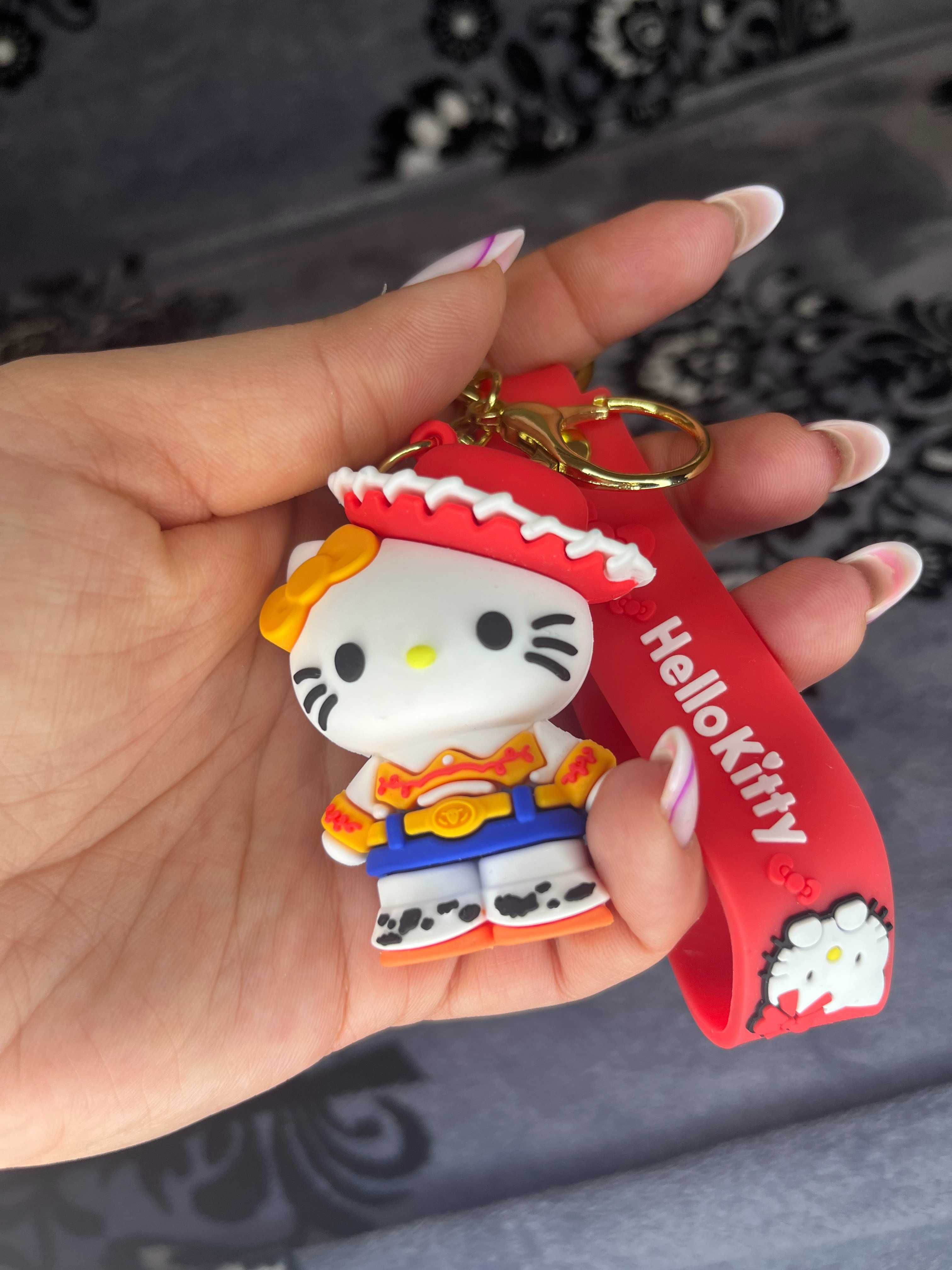 Breloczek Hello Kitty w stylu country