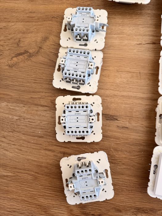 Conjunto de Switches, tomadas e Espelhos Efapel
