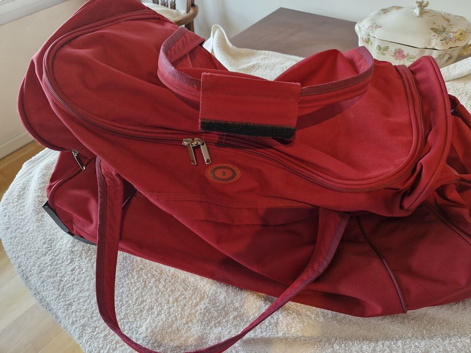 Saco de viagem vermelho escuro com 65×35×35cms e com rodas