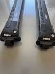 Barras Thule WingBar Edge 77cm e 86cm com pés Raised Rail 720400