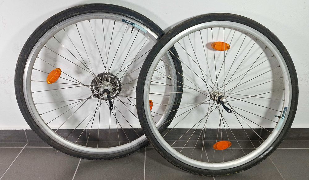 Komplet kół 28 cali shimano stx Qr szybkozamykacz 8rzędowy srebrne