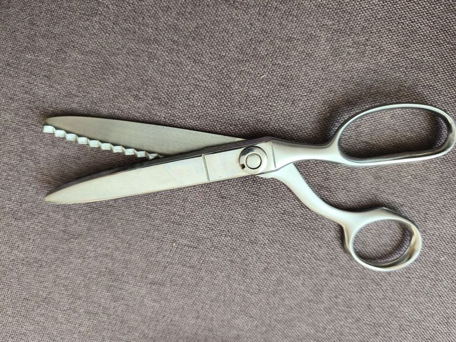 Stare nożyczki krawieckie z ząbkami firmy Wiss