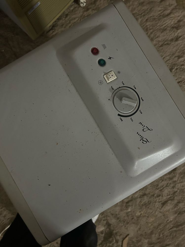 Desumidificador usado com depósito de 5 litros
