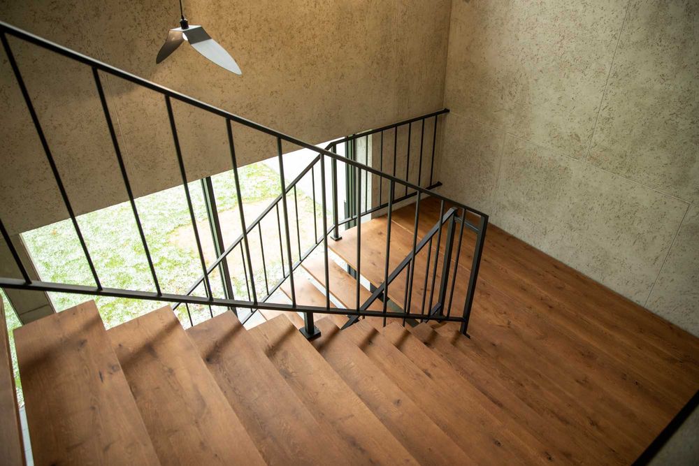 Schody na konstrukcji stalowej, metalowe, samonośne, loft nowoczesne