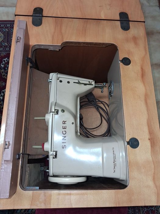 Antiga Máquina de Costura Singer 401 G