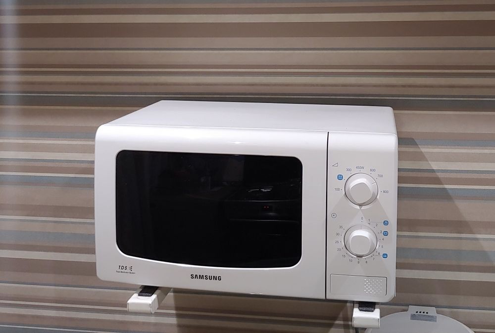 Продам микроволновку Samsung