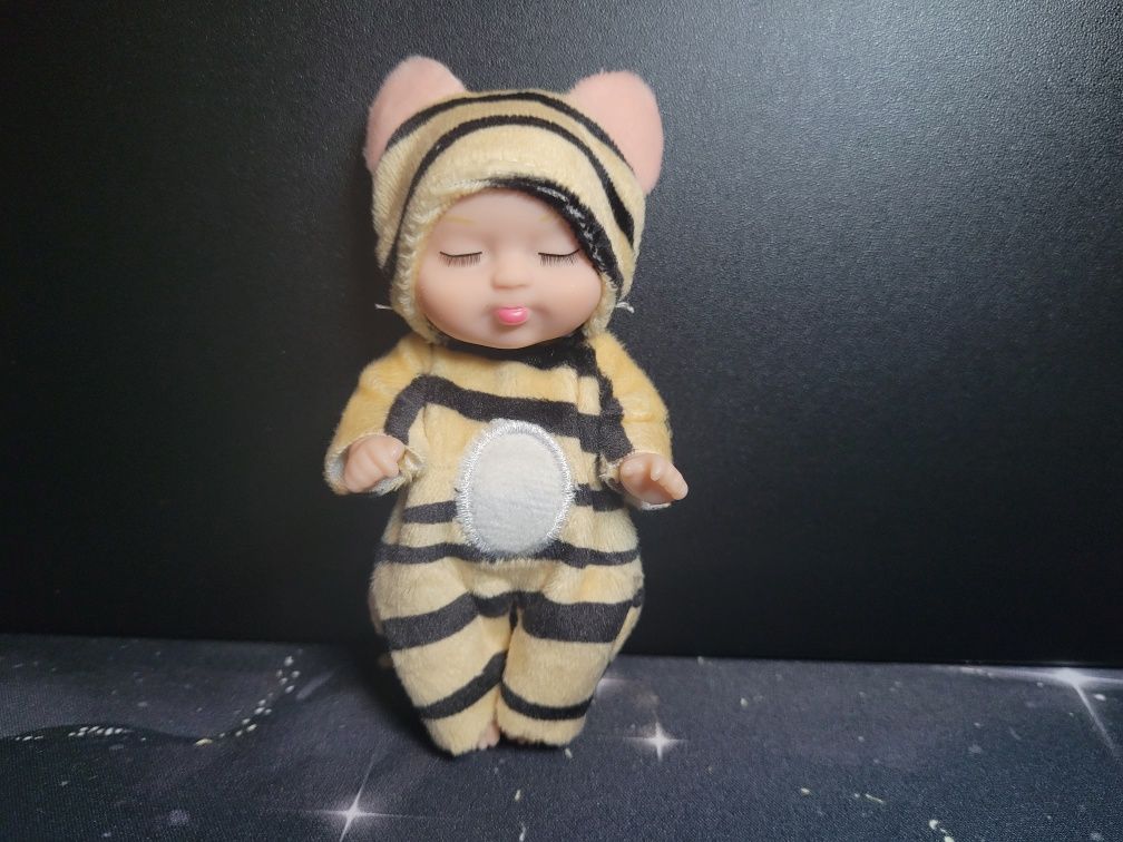Mini laleczka bobas tygrysek