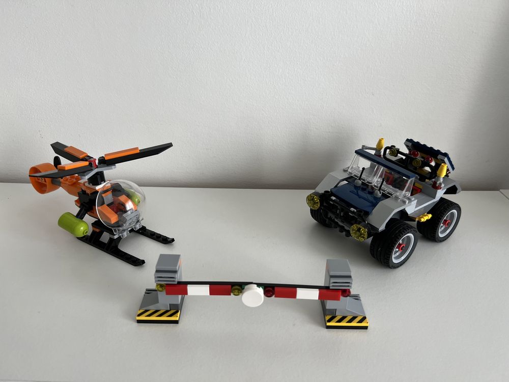 Lego 8969 - Agents- Perseguição em 4 Rodas