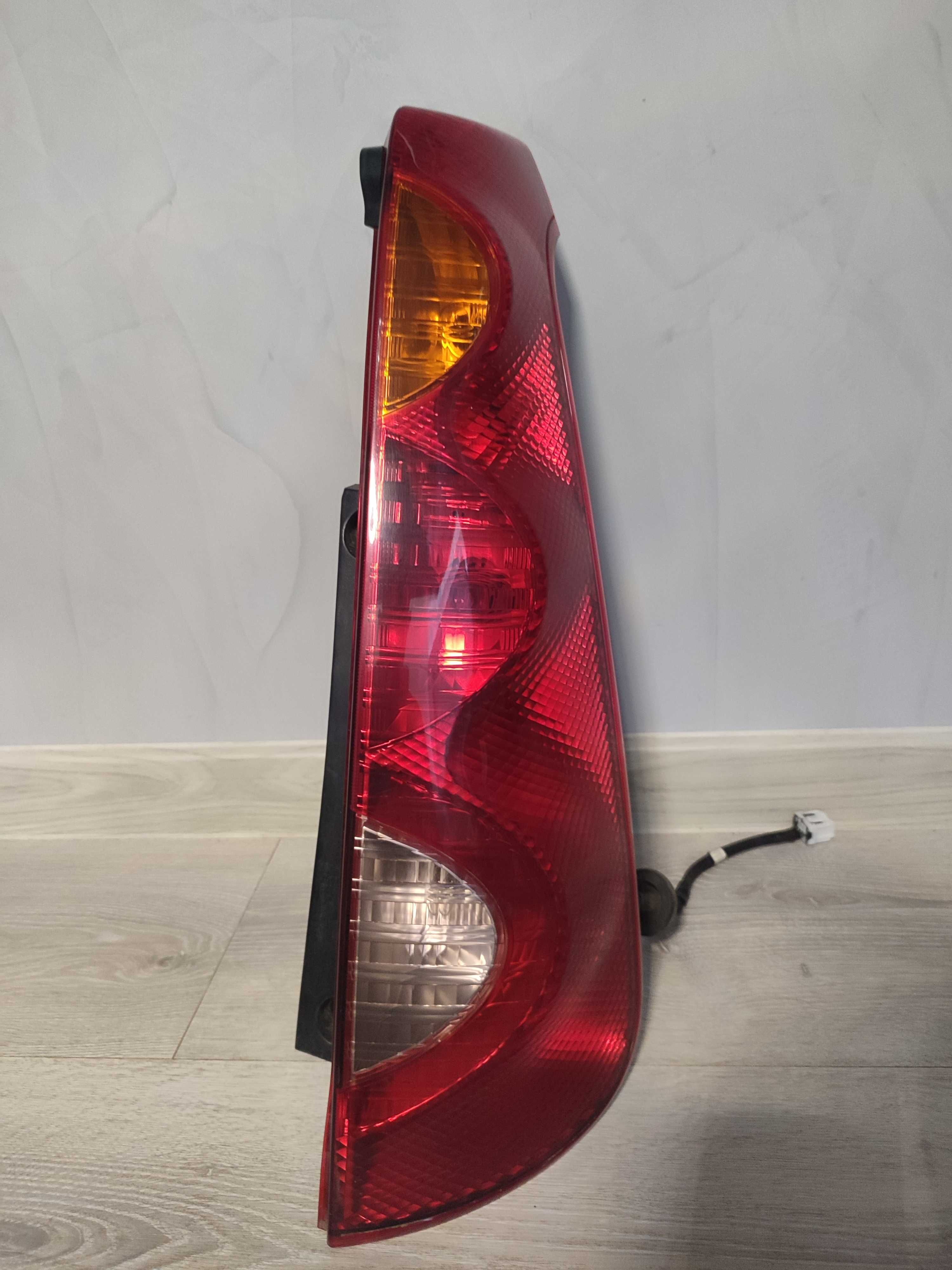 Lampa prawa tylna prawy tył Nissan Note