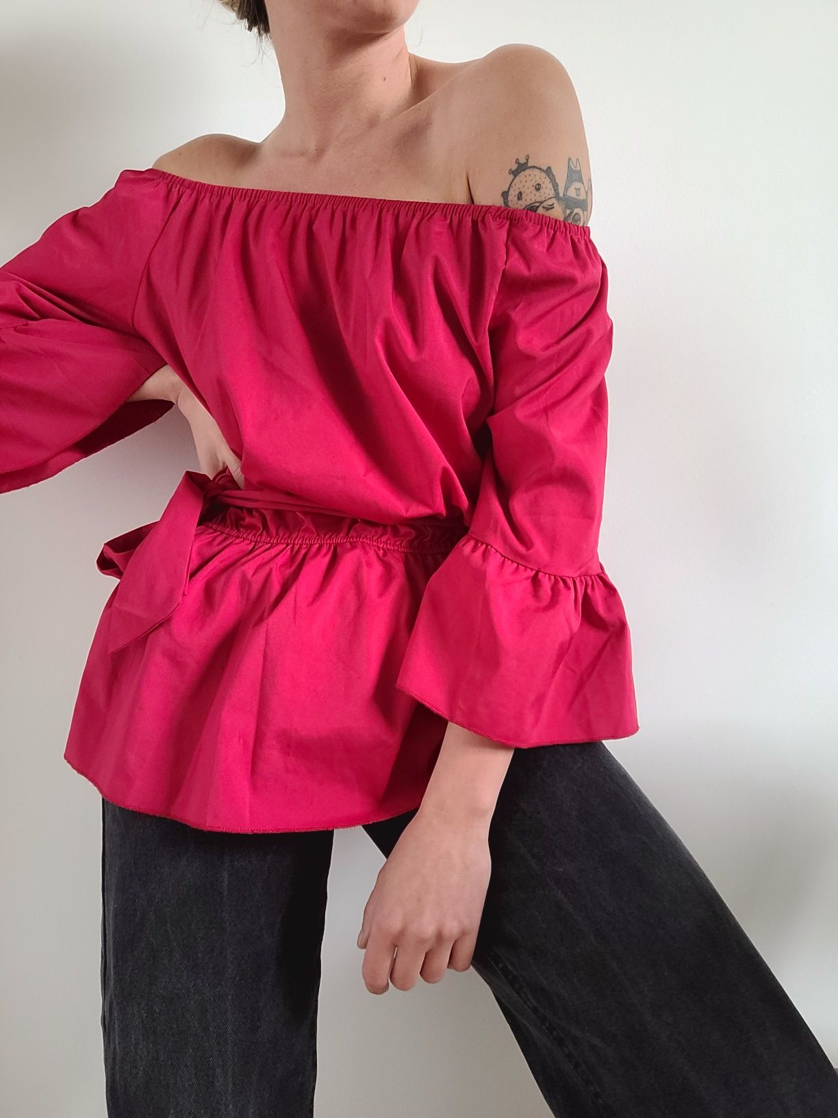 Piękna czerwona koszula oversize odkryte ramiona falbany boho vintage