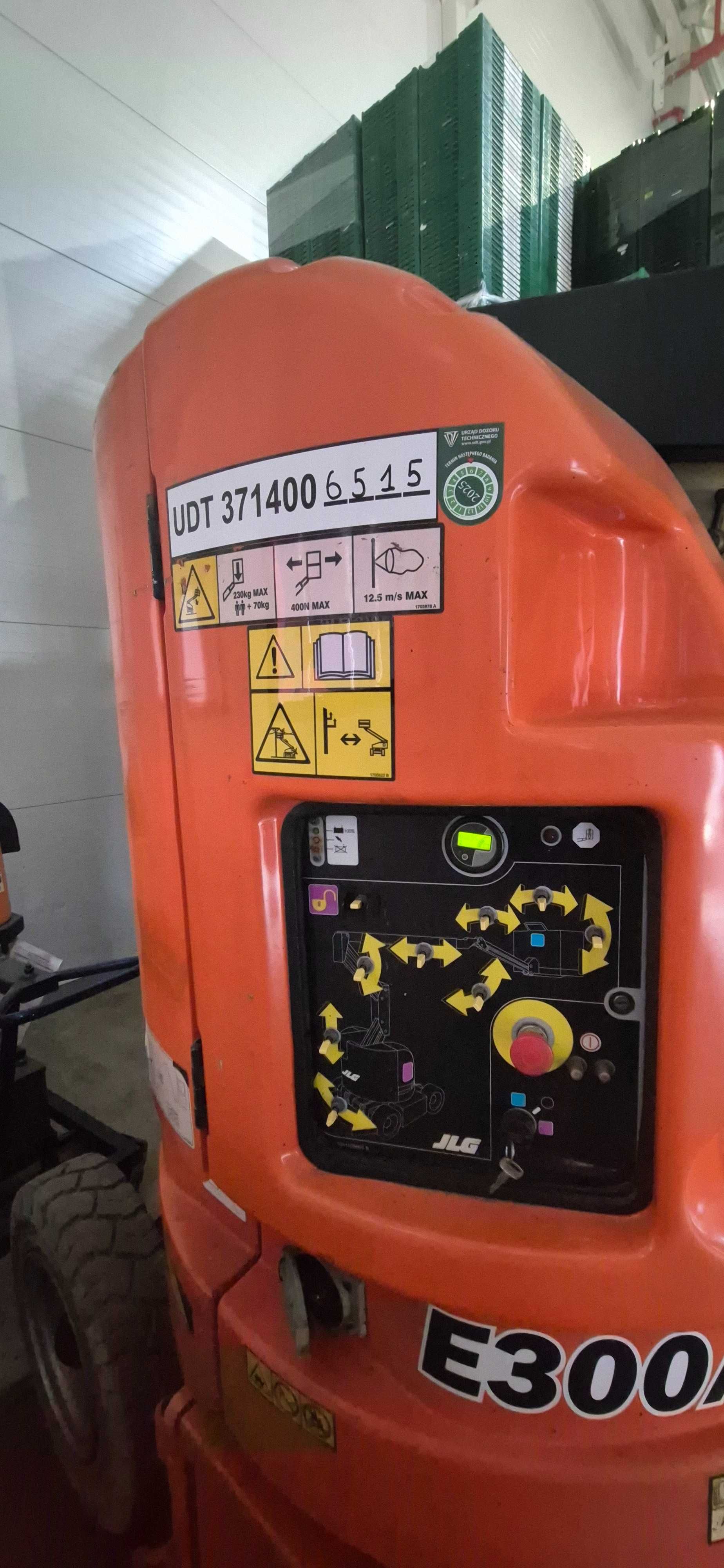 Podnośnik JLG E300AJP