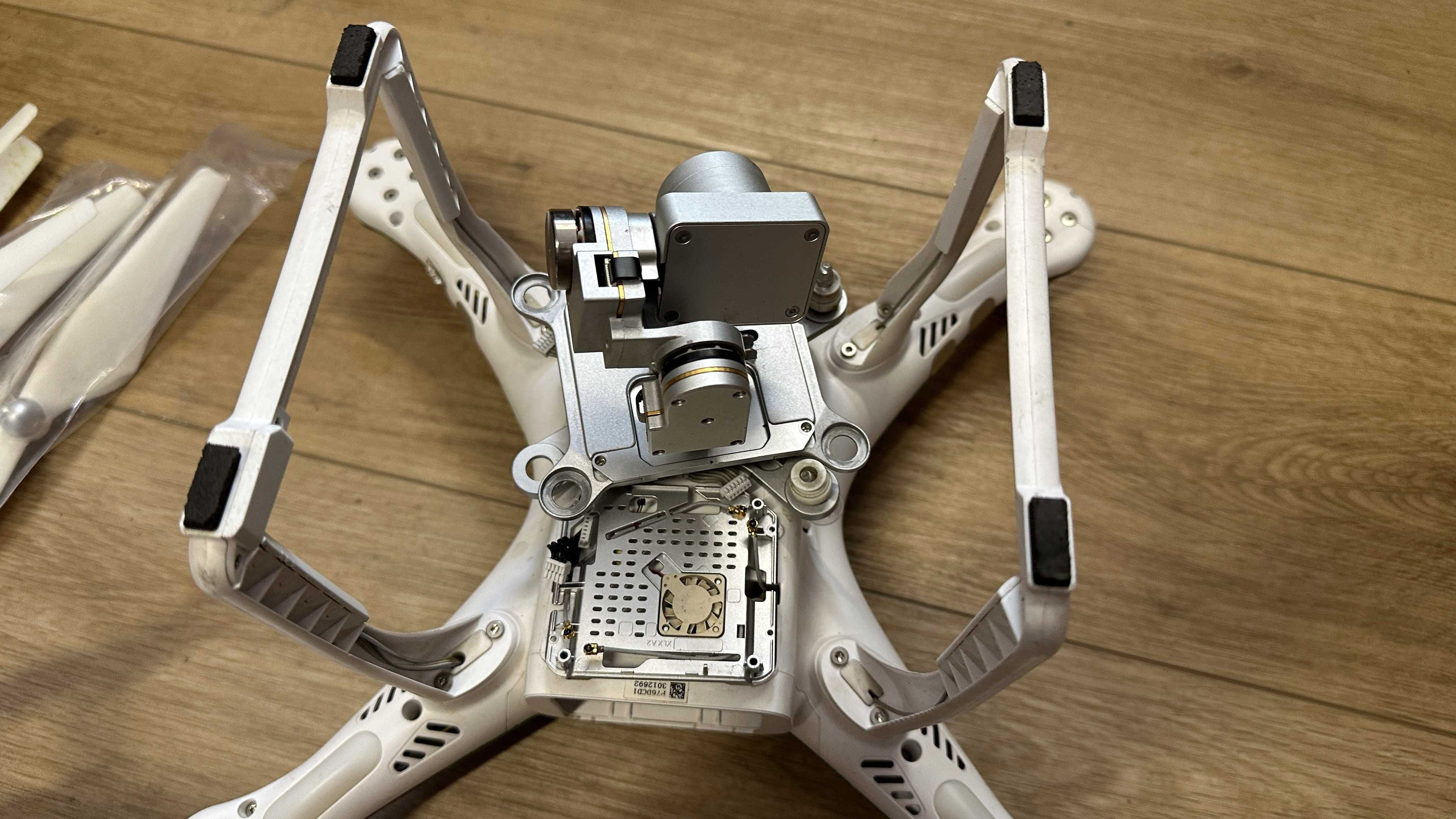 Dron DJI Phantom 3 Advanced po kolizji