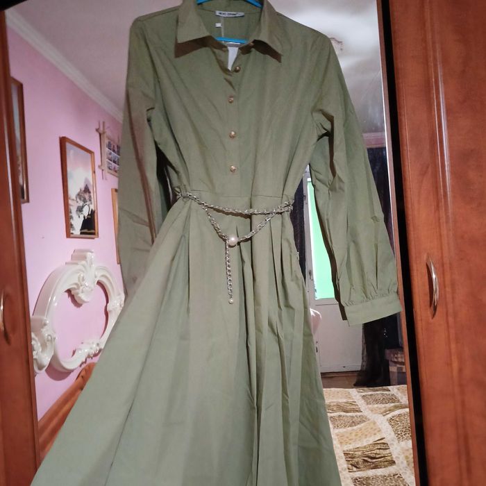 Сукня-сорочка міді