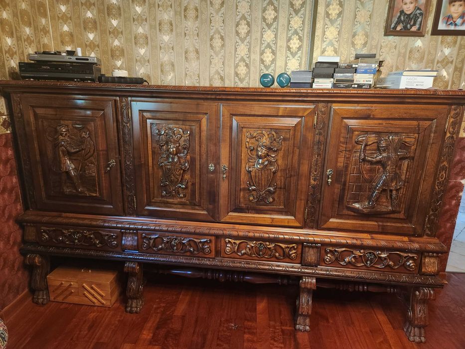 Duży kredens bufet rzeźbony drewniany