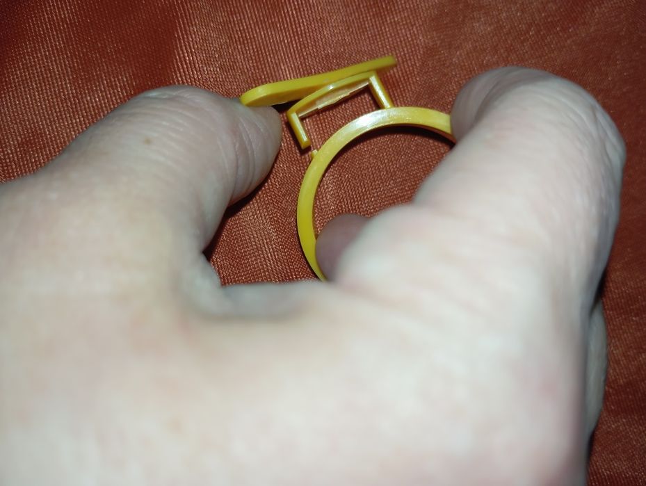 Uchwyt na poidełko dla gryzoni