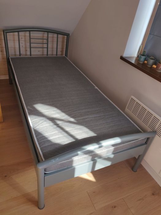 Dwa łóżka 200 cm x 90 cm (łóżko + materac)