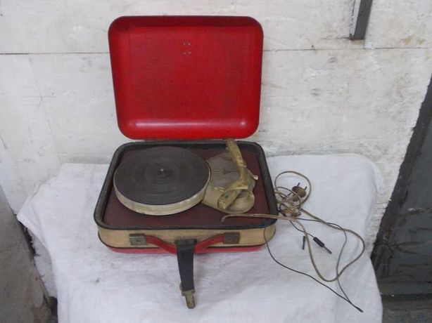 Stary walizkowy gramofon T4 PRL